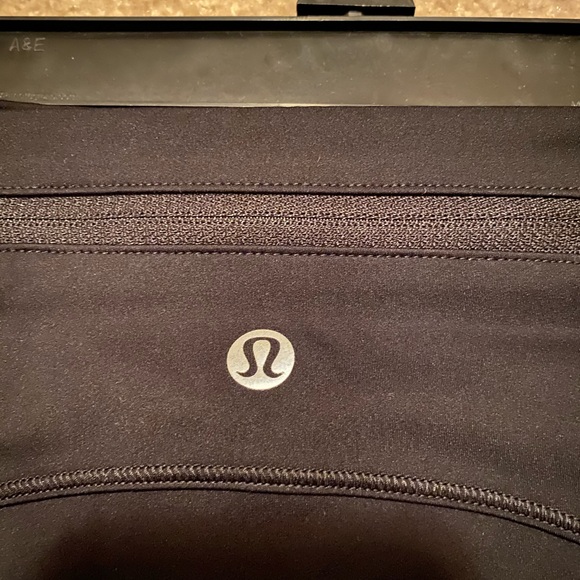 Size 6 black Lululemon leggings - Picture 5 of 5